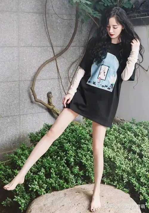 又细又直又长印象中女明星的腿几乎都是拥有一双完美的腿型是许多女生