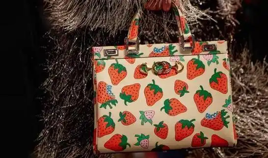 网易首页>网易号>正文申请入驻> gucci今年修长就已经把草莓搬上了t台