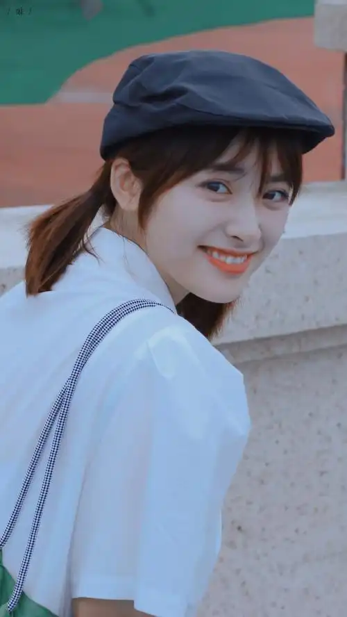 98夢燈籠/  截修 壁纸  07二改日系少女~#沈月双马尾校园风写真