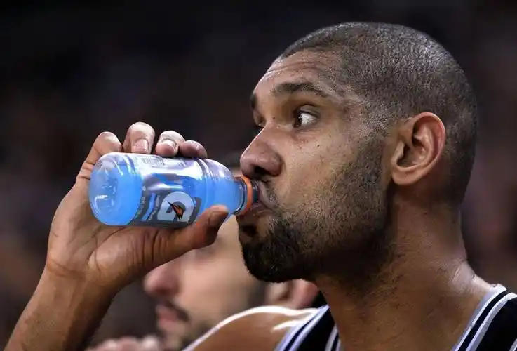 nba巨人如何喝水?