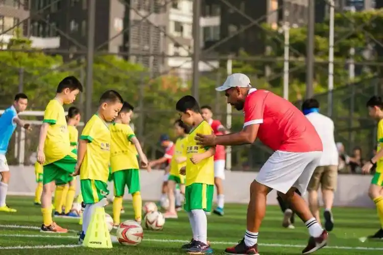 小神龙体育为您解决这个问题,足球夏令营开启报名通道!