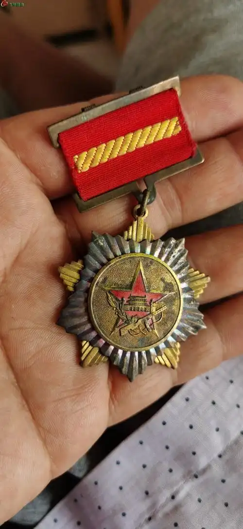 03极美品54年全国人民慰问解放军纪念章