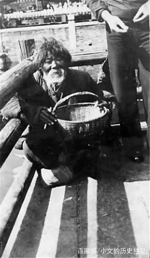 旧社会乞丐大比拼:哪个年代的乞丐最凄惨,图6是乞丐首领