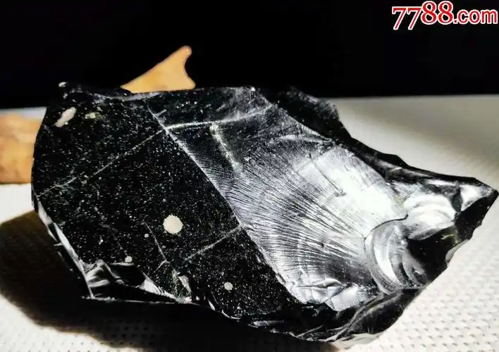 4229新疆天然火山玻璃3.9斤-其他宝石-7788字画网