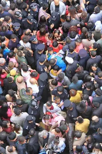昆明明通小学发生踩踏事故 致6人死亡【2】