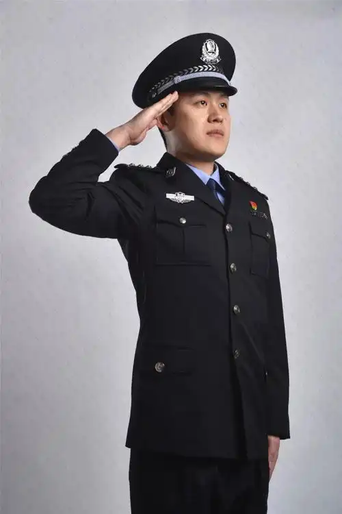 焦作山阳公安张津源穿上这身警服就必须无畏前行