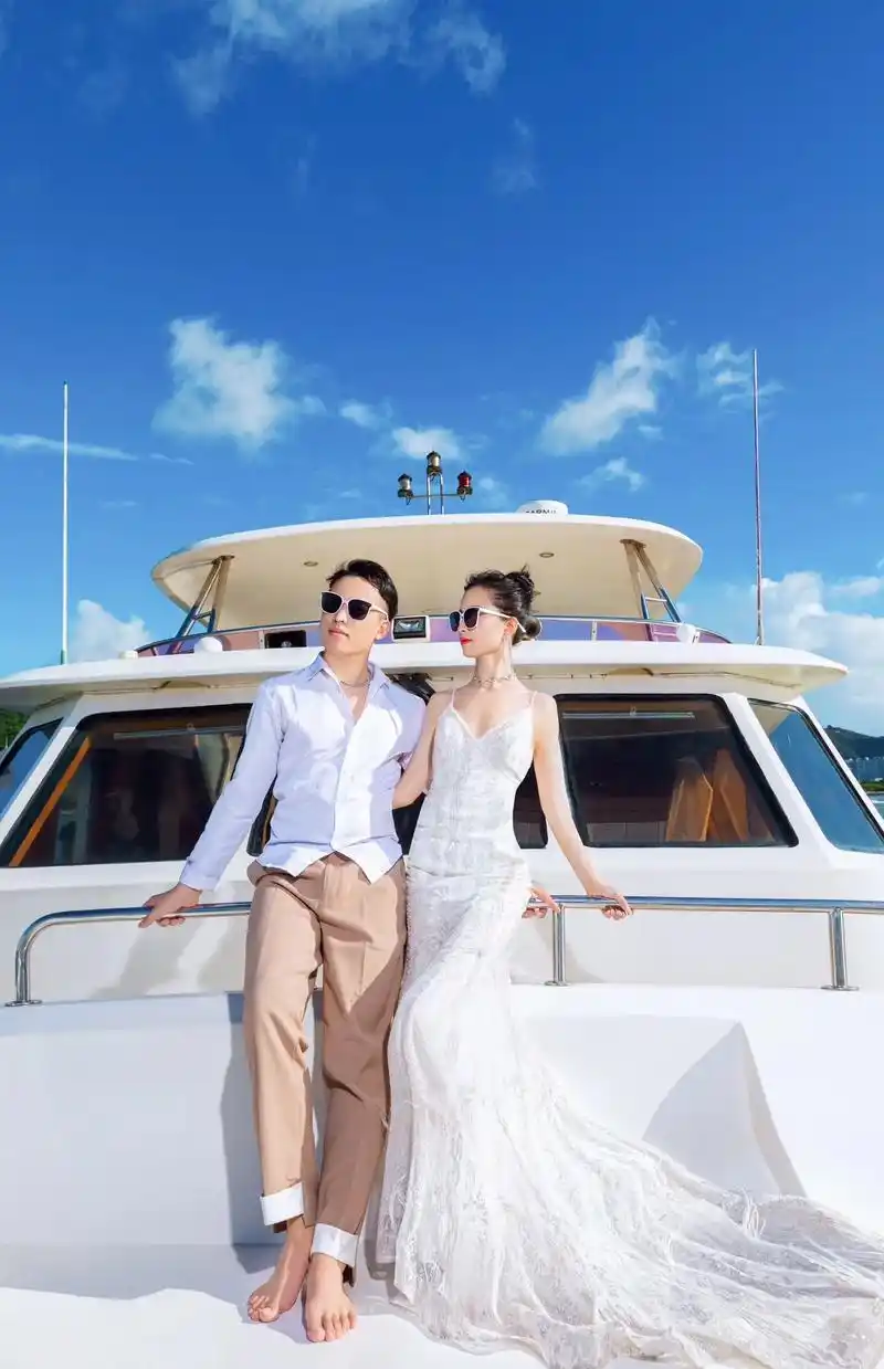 家人们都想看的游艇婚纱照来喽.游艇拍照, 怎么拍怎么美, 暖 - 抖音