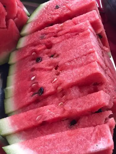 你知道吗,此时此刻来一盘西瓜是多么幸福的事.