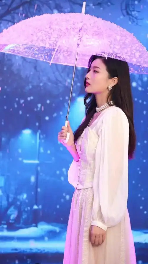 通过这个视频明白什么叫美丽冻人杨小曼歌手冷漠