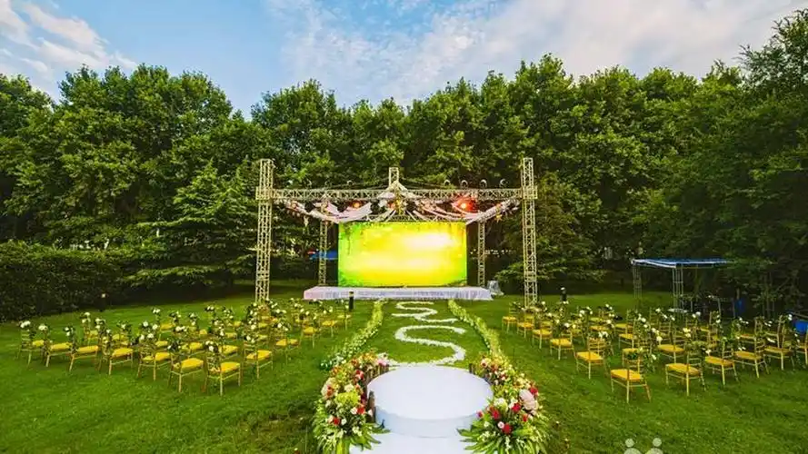 东花园户外草坪