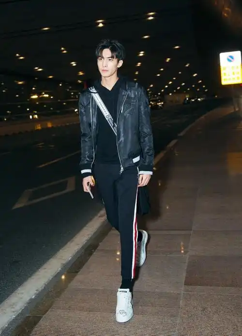 宋威龙大包(宋威龙机场照最新)-天晟网