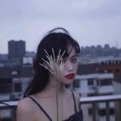 伤感头像女孤独落寞 2021最新微信头像伤感女生