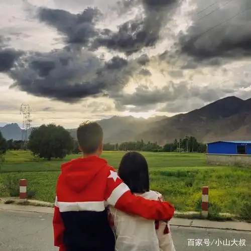 情侣不会拍照?马上学会这几招,背影照也能拍得很好看!