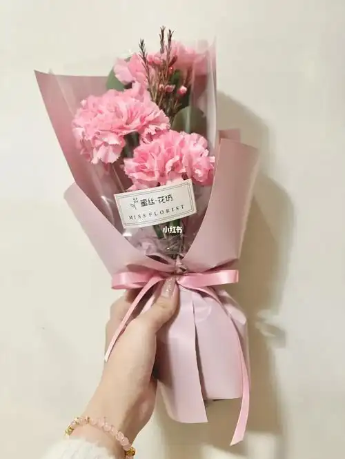 2022母亲节小花束粉钻康乃馨