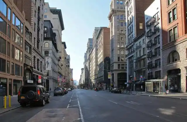 美国虽然是一个发达国家,可是基础设施太差,不仅没有高铁,偏远一点的