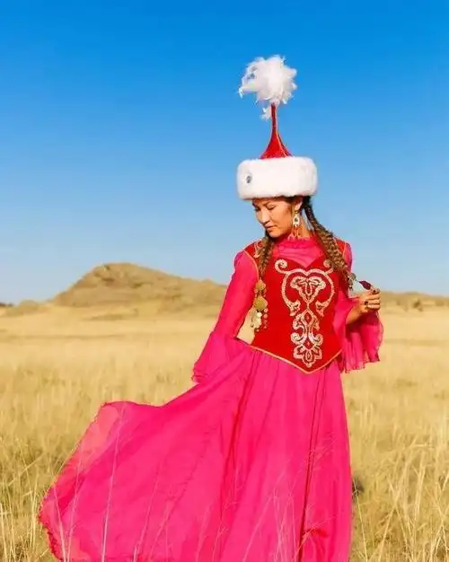 哈萨克族小姐姐的民族服装居然这么美