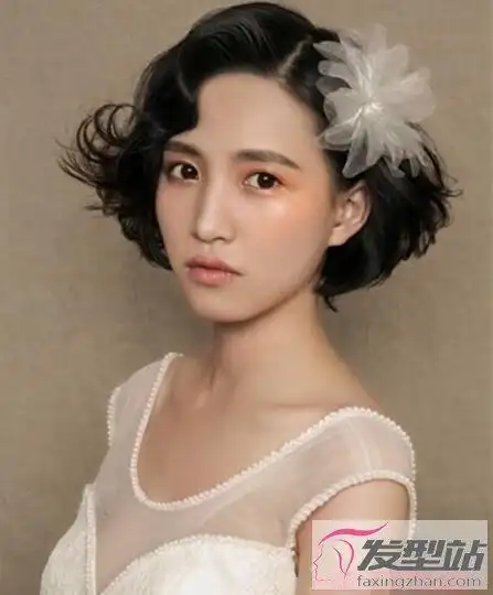 女生三七分短发发型时尚显气质打造小脸