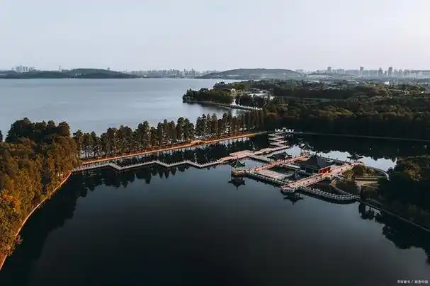 武汉必去的十大景点惊艳你的朋友圈武汉十大景点等你来打卡