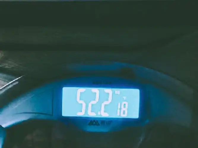 最近一直自由饮食,但绝对不暴饮暴食,体重保持在51~52kg左右上下波动