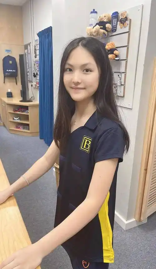 李湘晒女儿13岁生日,曾肉嘟嘟的小女孩大变样,网友:美极了_王诗龄