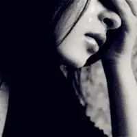 伤心哭泣流泪的女生头像一个人静静的伤心着