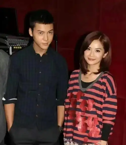 【陈伟霆和前女友阿s同框】