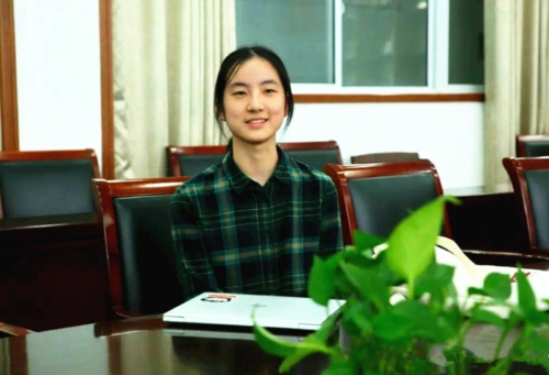 高三女孩才华出众被8所世界名校录取她说将来一定报效国家