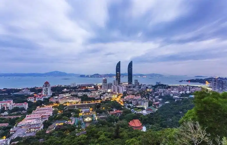 双子塔,绝对的地标,最美的风景和画面都绕不过去.