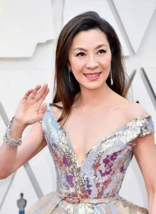 心脏病专家,美丽华酒店老板杨志云之子杨秉梁,寰亚老板钟再思交往过