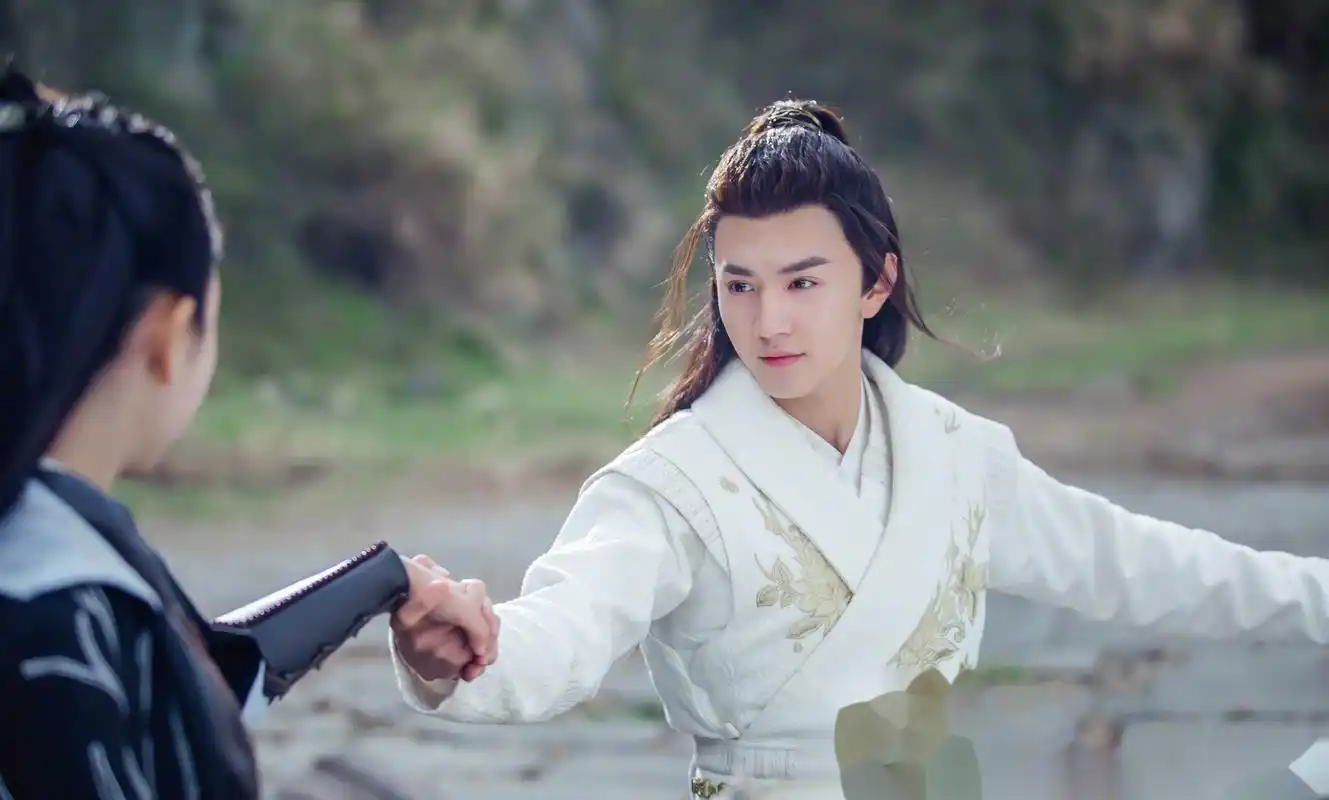 一部《秘果》让观众初识他的潜力,后来的《蜀山战