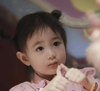 奥莉长大了,她的脸也越长越方了_时候_小孩子_脸型