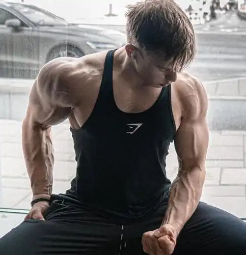 18岁暴击少年的肌肉身材,长江后浪推前浪|健身|腹肌|人鱼线_网易订阅