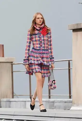 香奈儿今年流行套装搭配