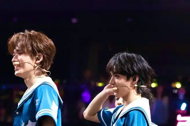 宋亚轩刘耀文合唱对视