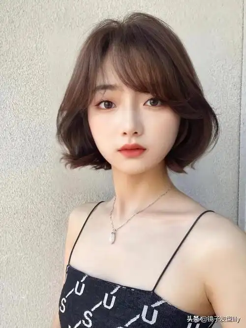 短头发发型图片女,别再烫全头卷了,当下最火的短发送给你,美到让人看