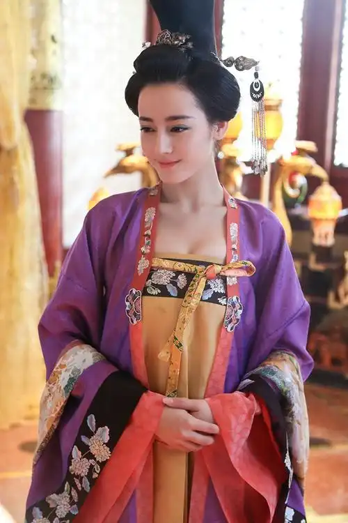迪丽热巴《美人制造》倾城:一袭紫衣,眉目如画,神似凤九