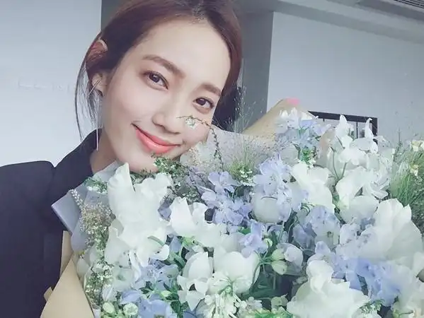 完美小脸全靠面膜后 1步