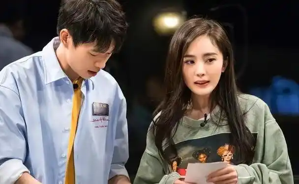 半年爆红两次,这"泼天的富贵",魏大勋稳稳"接住"了