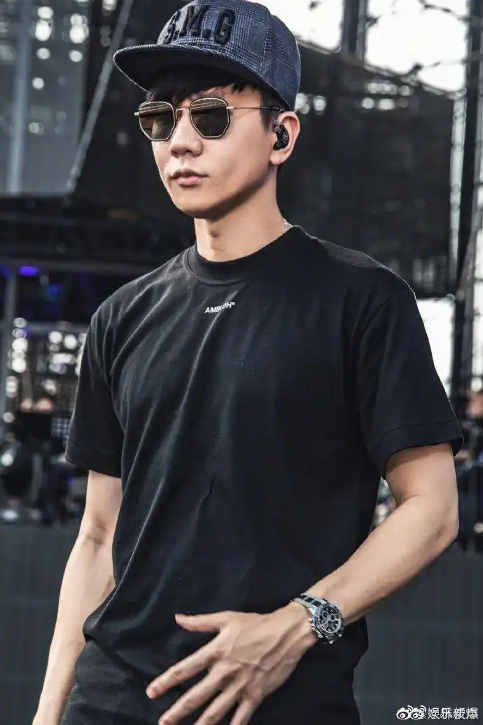 特喜欢看你笑(特别甜) 特喜欢看你闹(说你林三岁