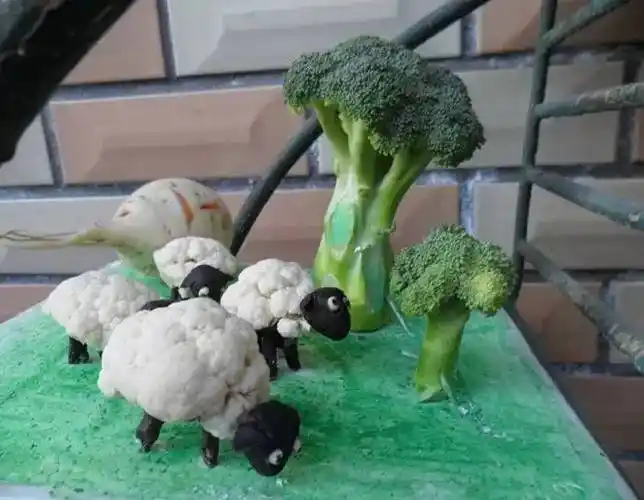 可以花一点心思进去摆盘.孩子对可爱的蔬菜造型一定会爱不释手.