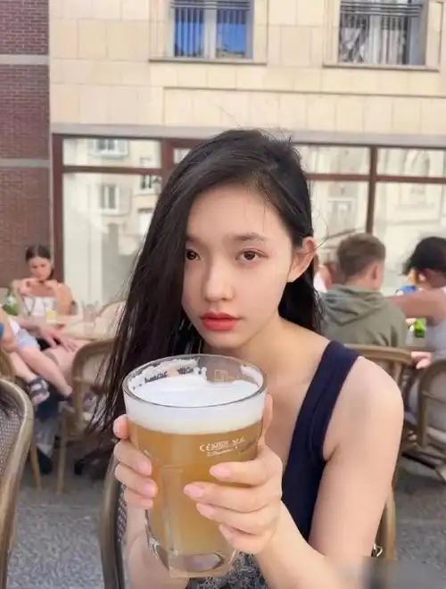 不愧是周星驰从12万人中选到的脸!林允出道即巅峰的她,现在也才28岁