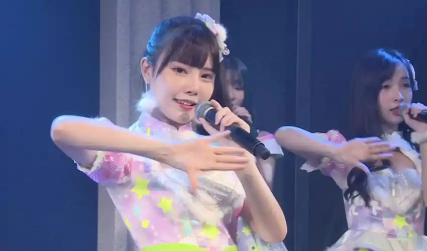 snh48本部成员八期生陶波尔,退团后被发现于某地的女仆餐厅打工,不少