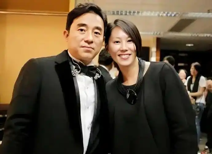 歌手吕方,与郑裕玲相恋16年分手,娶小16岁女富商成人生赢家