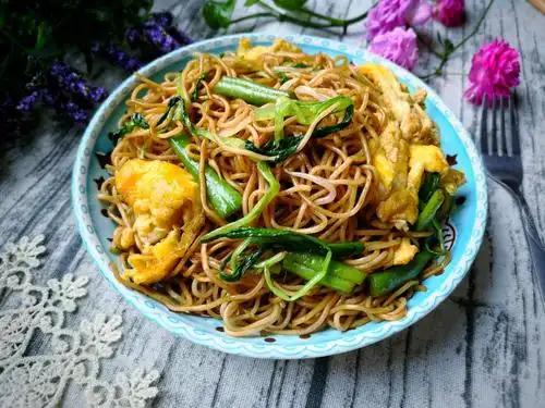 10,简单的家常炒面就完成,不管早餐还是晚餐,个人觉得都适合.