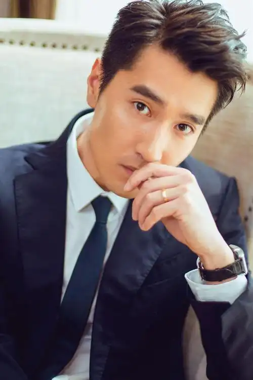 赵又廷长得既帅气,演技又好,出道以来给大家带来了许多好作品,比如