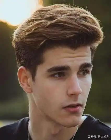 12款"两边铲光"男士发型,渐变的鬓边,清爽又帅气
