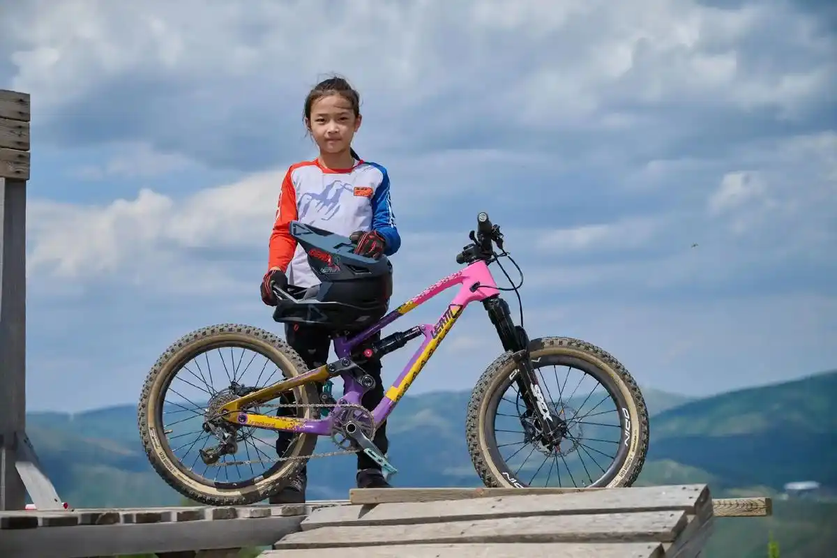 魔毯 儿童软尾山地自行车#极限运动 #女车手 #风和自由 - 抖音