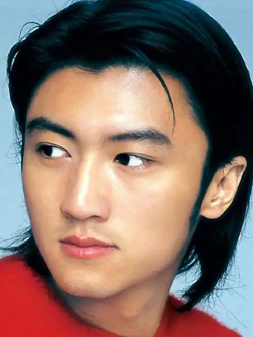 谢霆锋在20岁那年与比他大12年的王菲坠入情网,两人一见钟情,之后分手