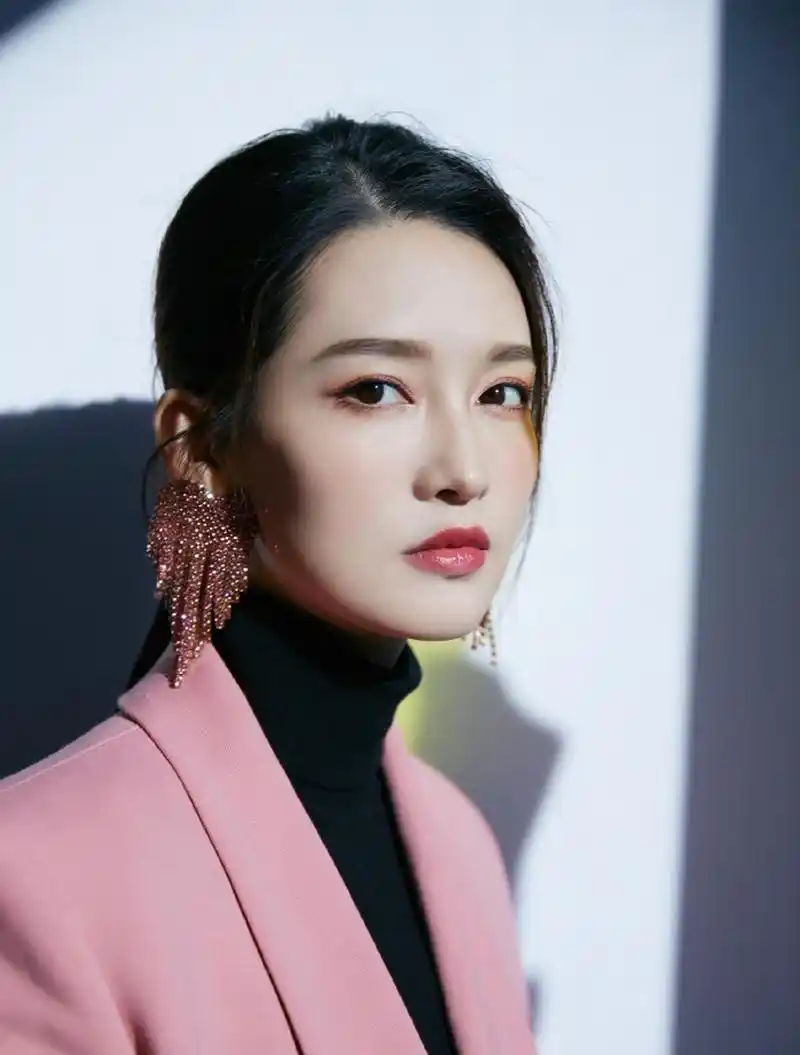 李沁的美照,美腿真好看!