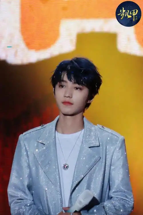 王俊凯十周年演唱会单人机位##陪王俊凯奔赴每一个十年